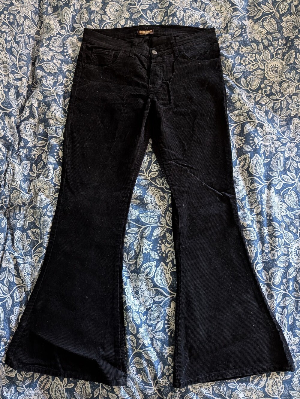 Run & FLY Black Corduroy Flared Men's Pants